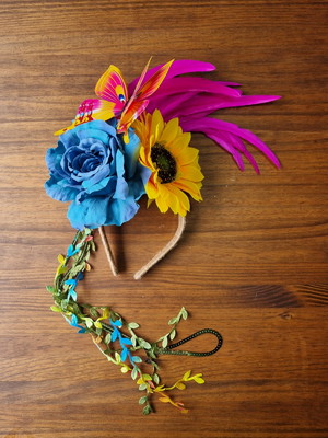 Tiara de flores e penas