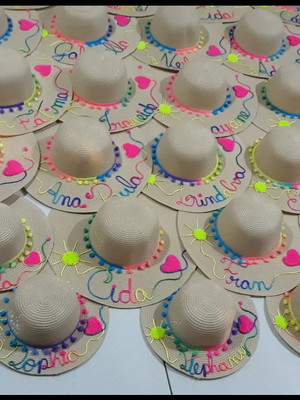 8 chapéus de praia personalizados com nome e desenho