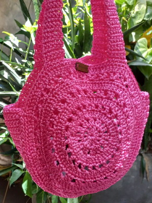 Bolsa de crochê redonda de praia