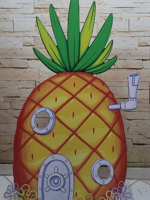 Display de chão casa do bob esponja