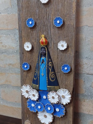 Nossa senhora aparecida peroba rosa azul e branco
