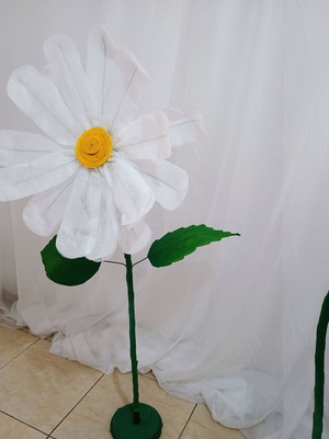 Margarida gigante em organza