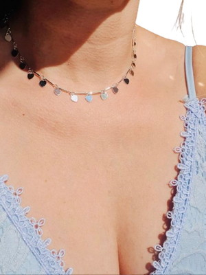 Choker colar com muitos pingentes corações banhado prata