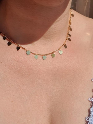 Choker e pulseira com muitos pingentes corações