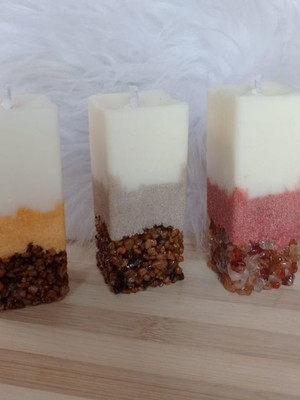 Vela feita com pedras naturais