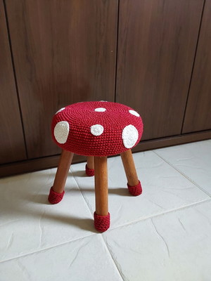 Banquinho infantil com bolinhas