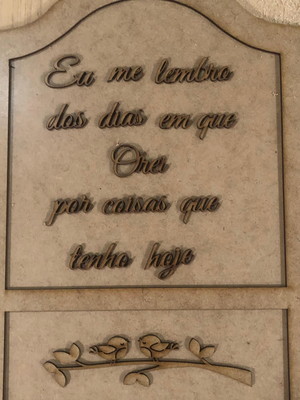 Quadro com moldura e escrita em mdf cru