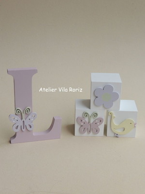 Kit letra inicial 15 cm borboleta e trio cubos 04!!
