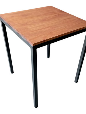 Mesa de jantar industrial quadrda para 4 lugares