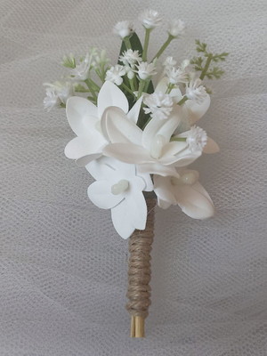 Flor de lapela branca
