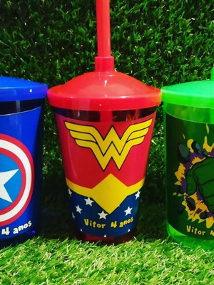 Copo com canudo super heróis