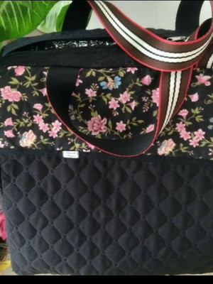 Bolsa térmica/bolsa viagem.brinde 1 necessaire.