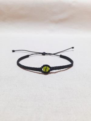 Pulseira de macramê com cristal natural