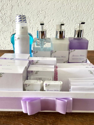Kit toalete completo feminino - frascos de vidro