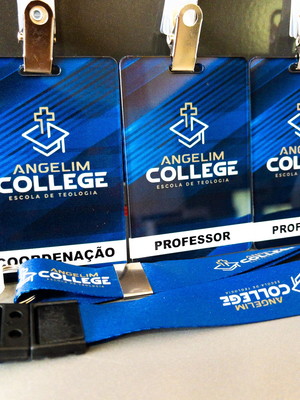 Crachá em acrílico com cordão personalizado