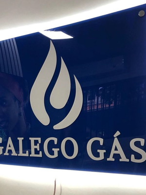 Painel interno em acrílico com sua logo