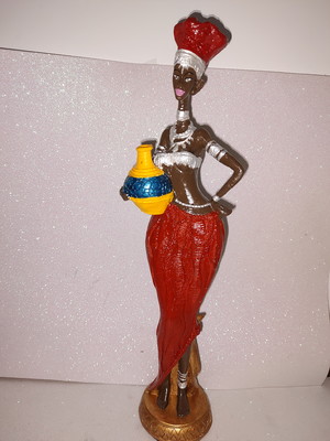 Estátua africana mulher com vaso