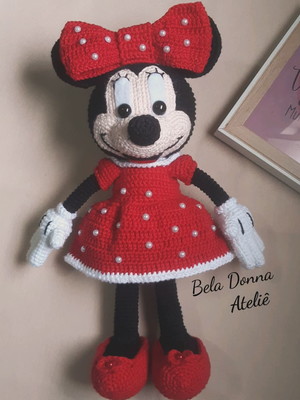 Boneca minie em amigurumi