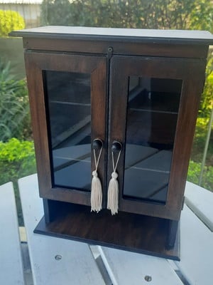 Armarinho pq porta-bibelô cristaleira miniatura de parede