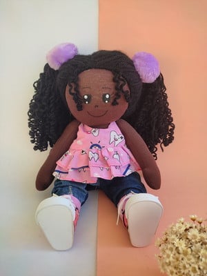 Boneca de pano negra