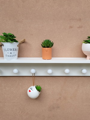 Cabideiro branco com cabide pinus 80 cm 7 cabides branco