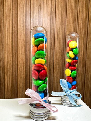 Tubo com m&m