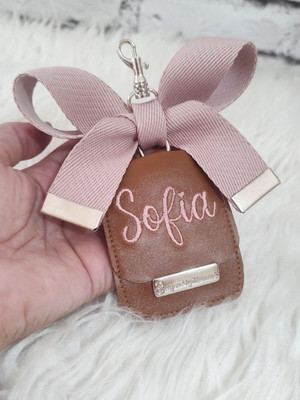 Chaveiro com laço bolsa maternidade caramelo e rose