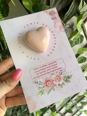 Cartão mulher com sabonete de argila