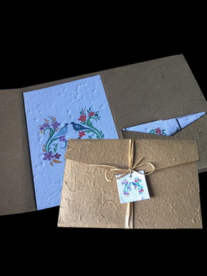 Convite de papel semente e luva envelope de papel cimento