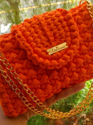 Bolsa carteira croche em fio de malha cor laranja