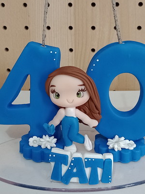 Vela adulto quarentei com aplique de biscuit