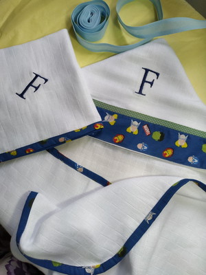 Toalha fralda com capuz e fralda de boca