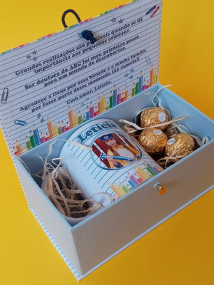 Lembrancinha de formatura abc com caneca personalizada