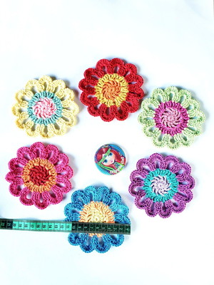 Flores em crochê multicoloridas 12 cm