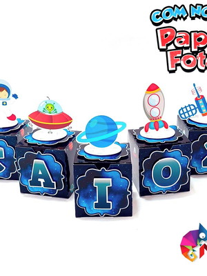 Caixa cubo com letra ou número astronauta