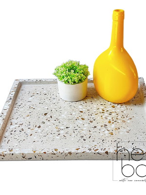 Bandeja retangular com borda em concreto granilite