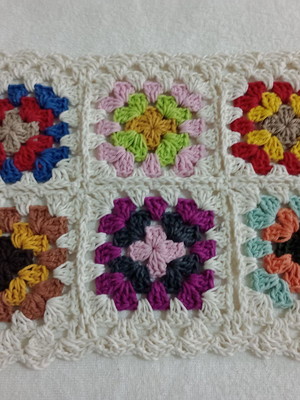 Souplast ou toalhinha retangular de crochê com squares