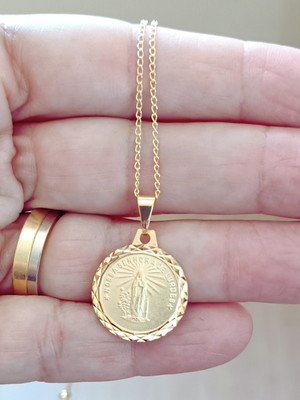 Corrente com pingente de nossa senhora de lourdes