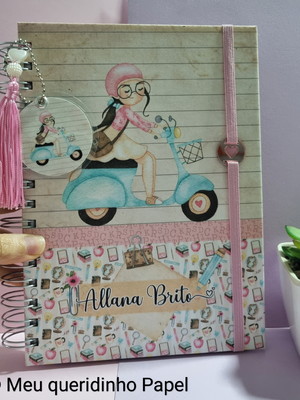 Caderno personalizado com adesivos