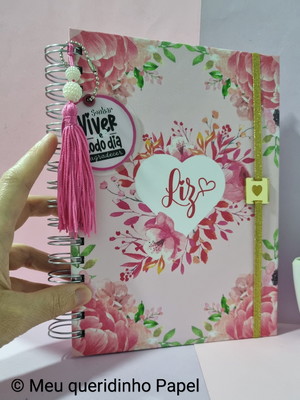 Caderno personalizado com adesivos