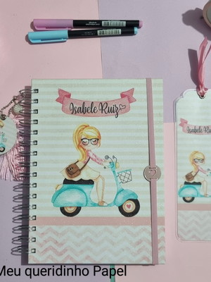 Caderno personalizado com adesivos