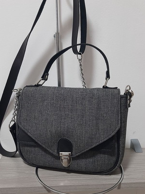 Bolsa com alca de mão e transversal charlotte