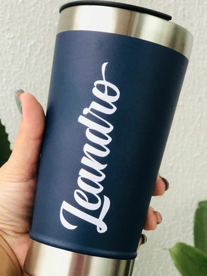 Copo térmico personalizado com nome individual