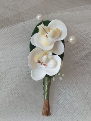 Flor de lapela branca