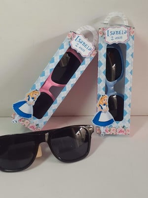 Óculos quadrado na caixa personalizada