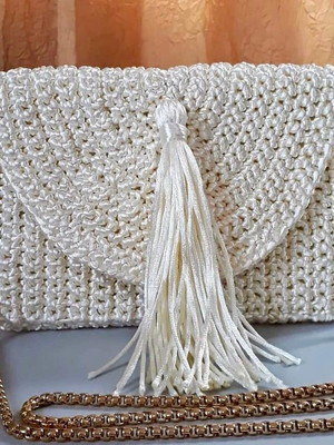 Bolsa em fio de seda com aba