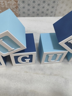 Cubos com letra e moldura 08x08cm