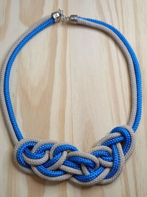 Colar de corda em macramê