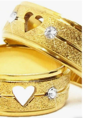 Par de alianças: elegância duradoura, cor que imita ouro