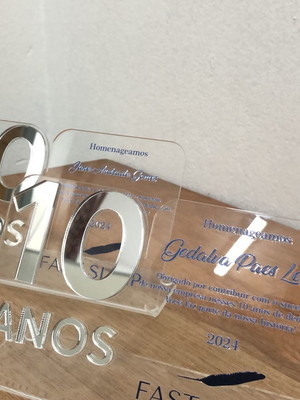 Placa de homenagem personalizada